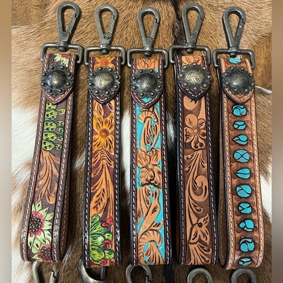 🌵🌻🌵NEW DESIGNS ❤️🌵Genuine Tooled Leather Western Wristlet Strap Keys Luggage 🌻🌵 - Picture 3 of 7